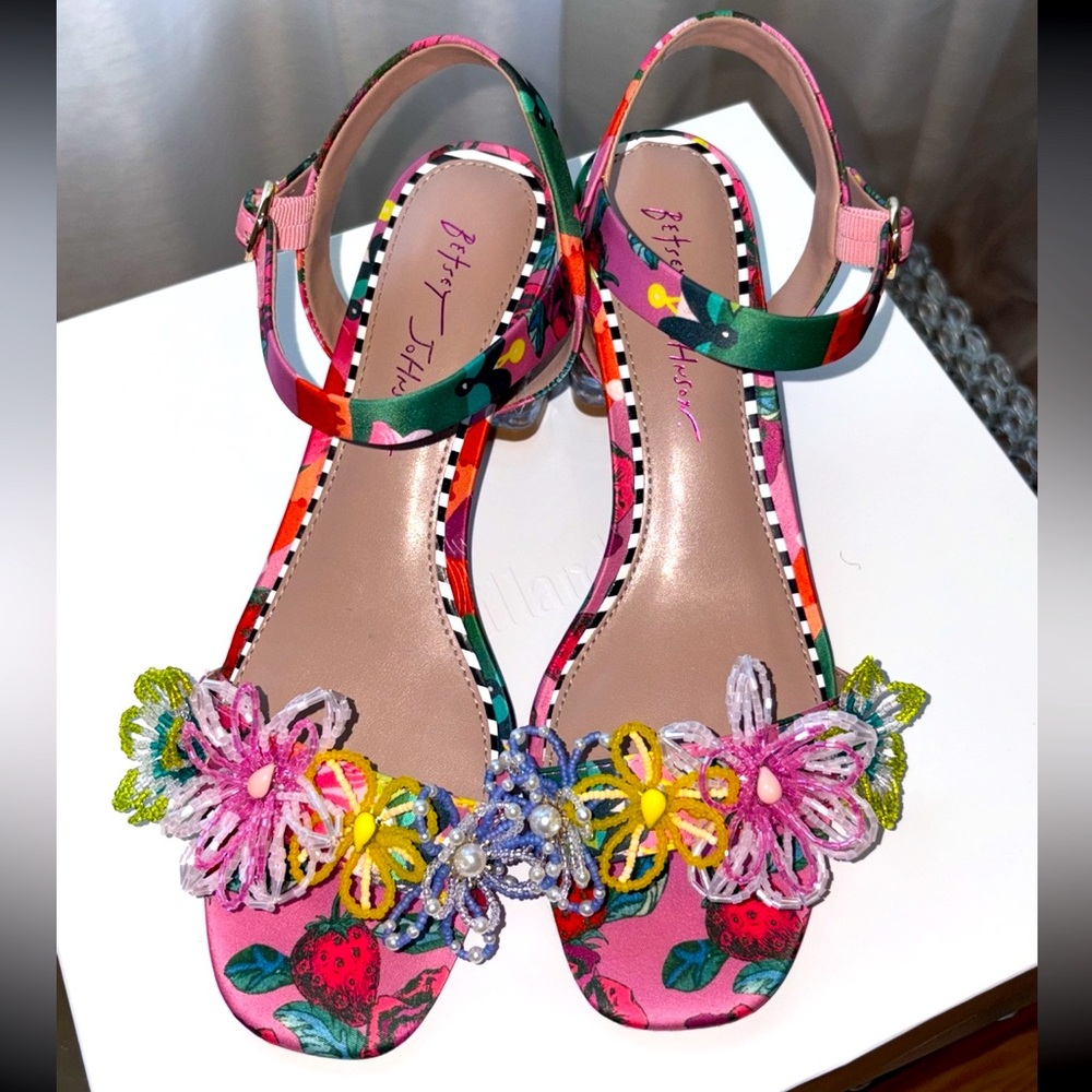 She’s Blooming💐 2025 sandals - Picture 1 of 7